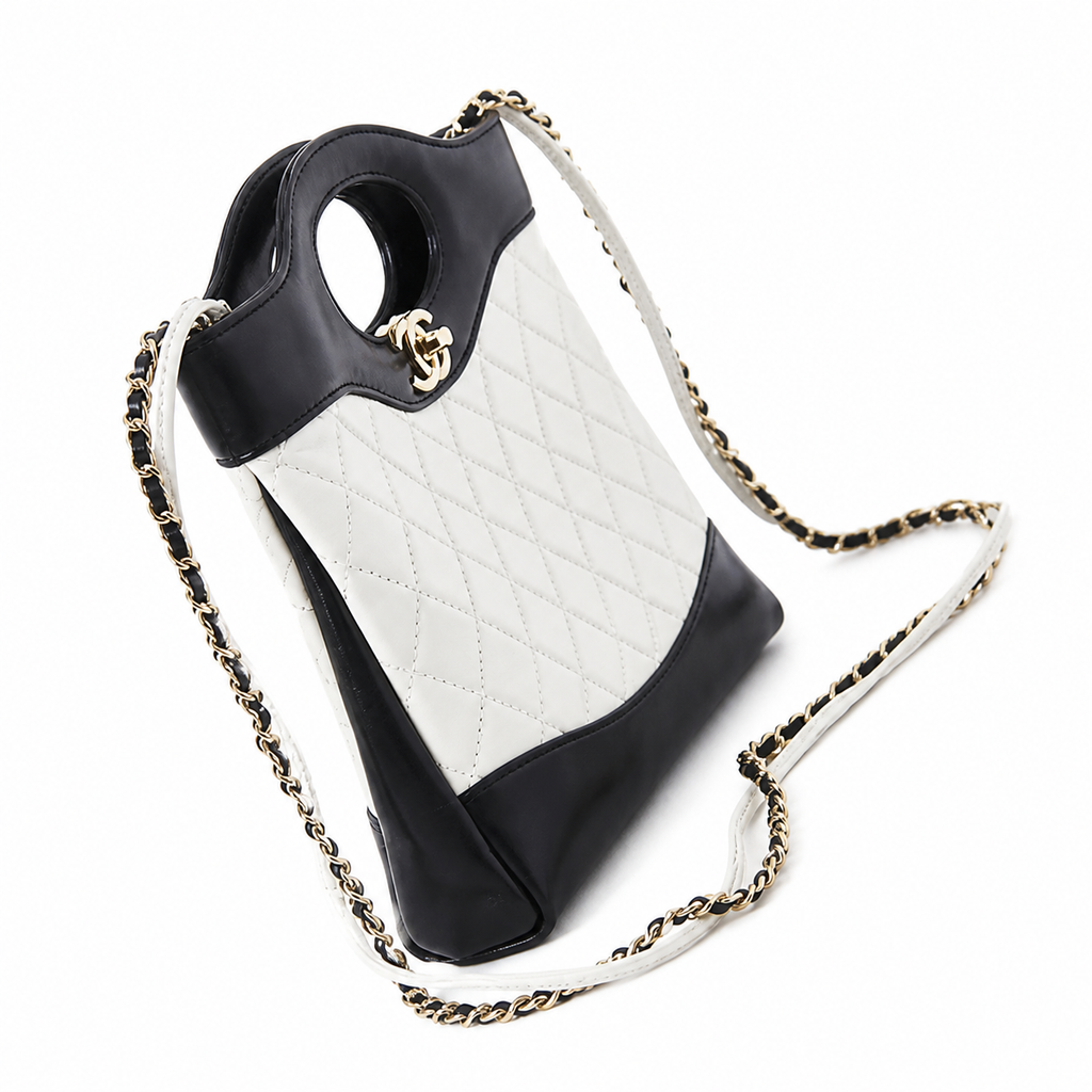Chanel Classic Quilted Flap Bag | CC Turn-Lock Leather Chain Strap — 22x23cm