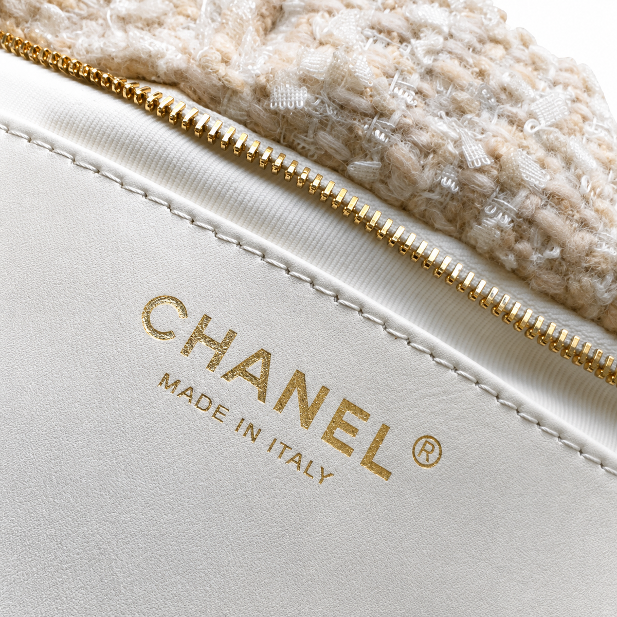 Chanel Bouclé Tweed Large Shopping Tote | CC Gold Chain Ivory White — 29x38cm