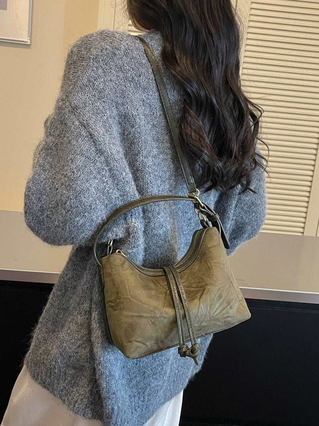 Vintage Brown Crinkle Leather Hobo – Drawstring